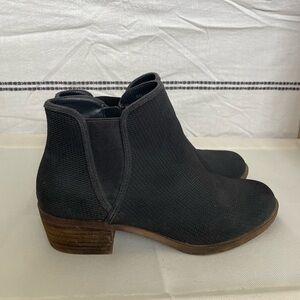Kensie Textured Charcoal Gray Ankle Booties